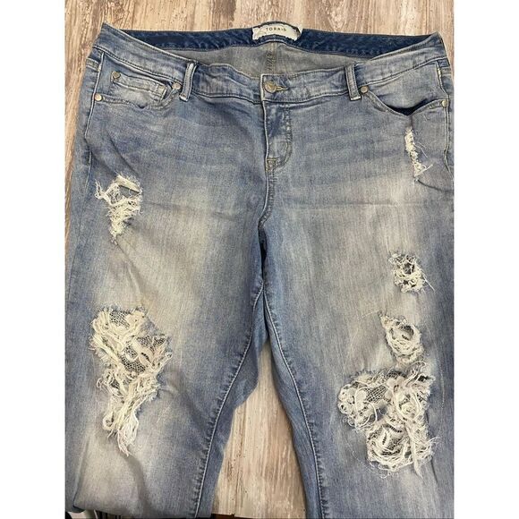 Torrid Ankle Crop Jeans Distressed Lace Patches Women’s Sz 18R - Picture 2 of 7